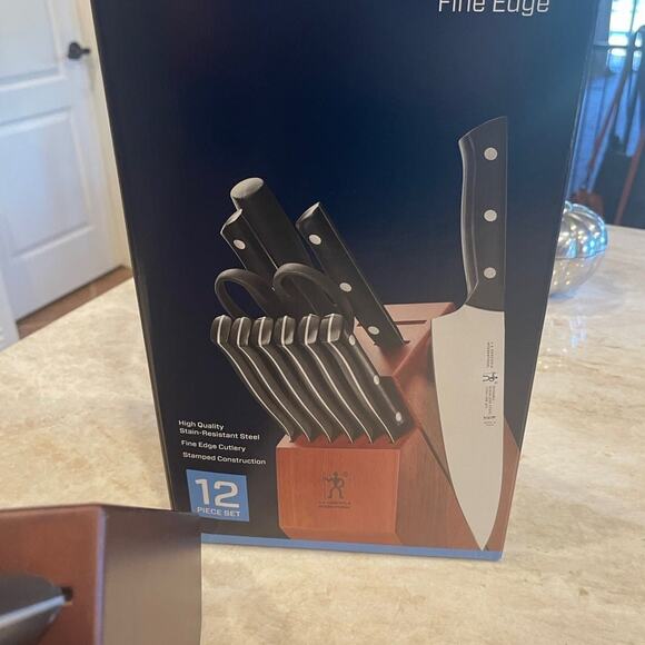 Henckels Dynamic edge knife set 12 pc with block NEW in BOX - Picture 2 of 11